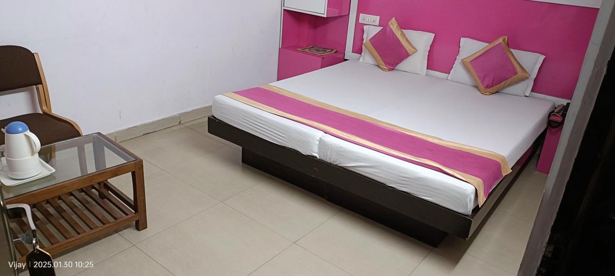 Hotel Su Shree Continental 5 Minutes Walk From New Delhi Railway Station Exterior photo