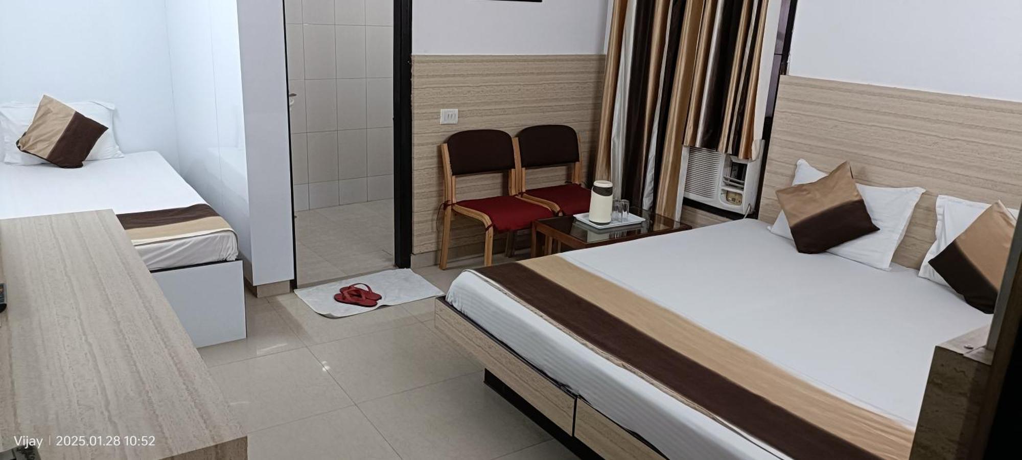 Hotel Su Shree Continental 5 Minutes Walk From New Delhi Railway Station Exterior photo