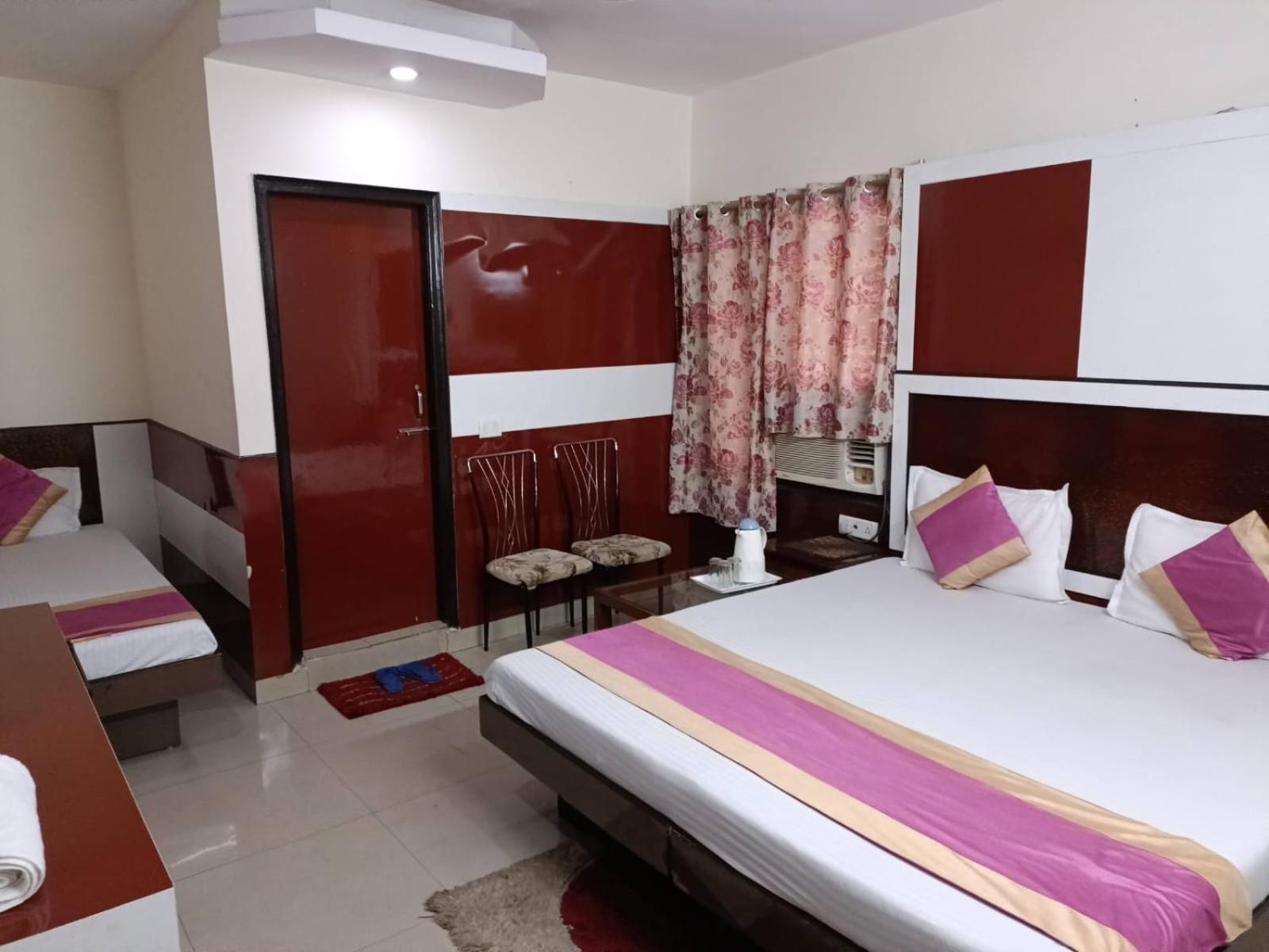 Hotel Su Shree Continental 5 Minutes Walk From New Delhi Railway Station Room photo