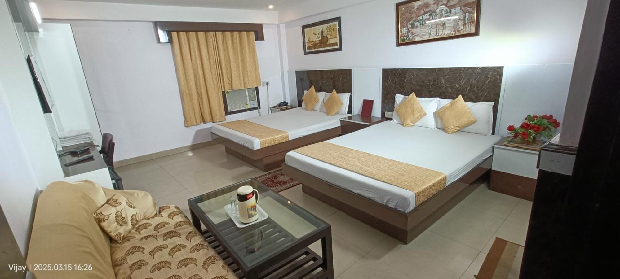 Hotel Su Shree Continental 5 Minutes Walk From New Delhi Railway Station Exterior photo