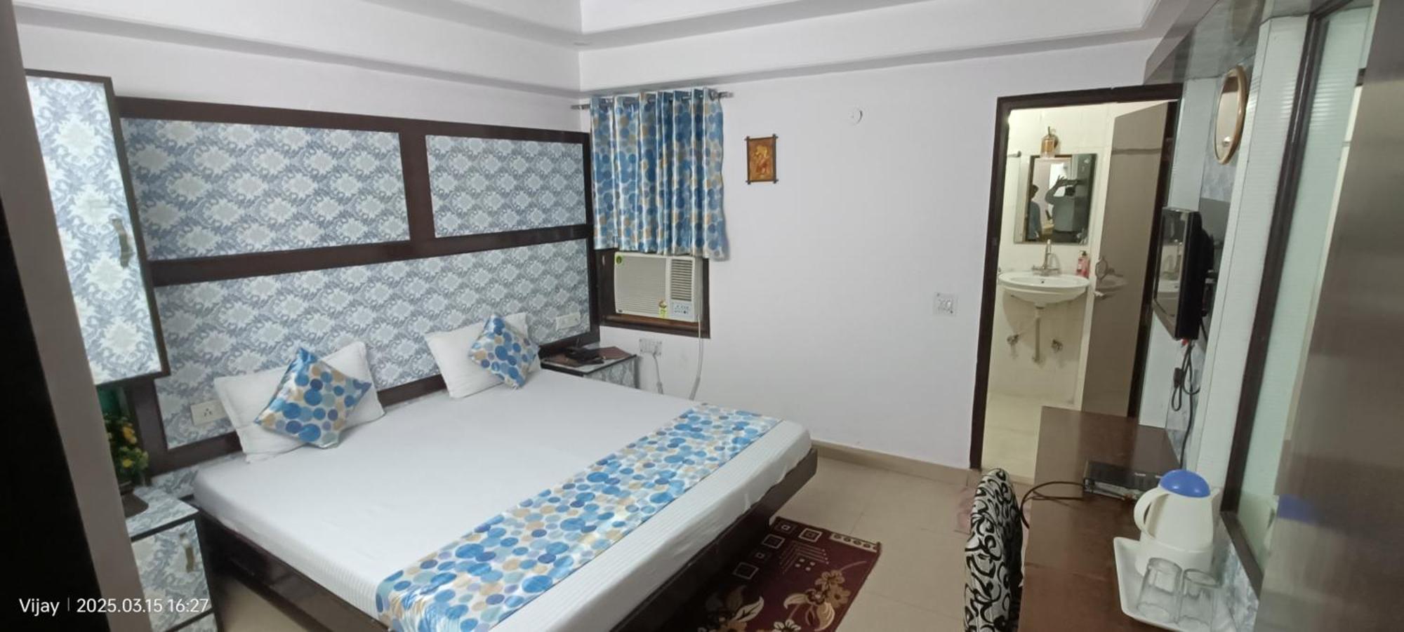 Hotel Su Shree Continental 5 Minutes Walk From New Delhi Railway Station Exterior photo