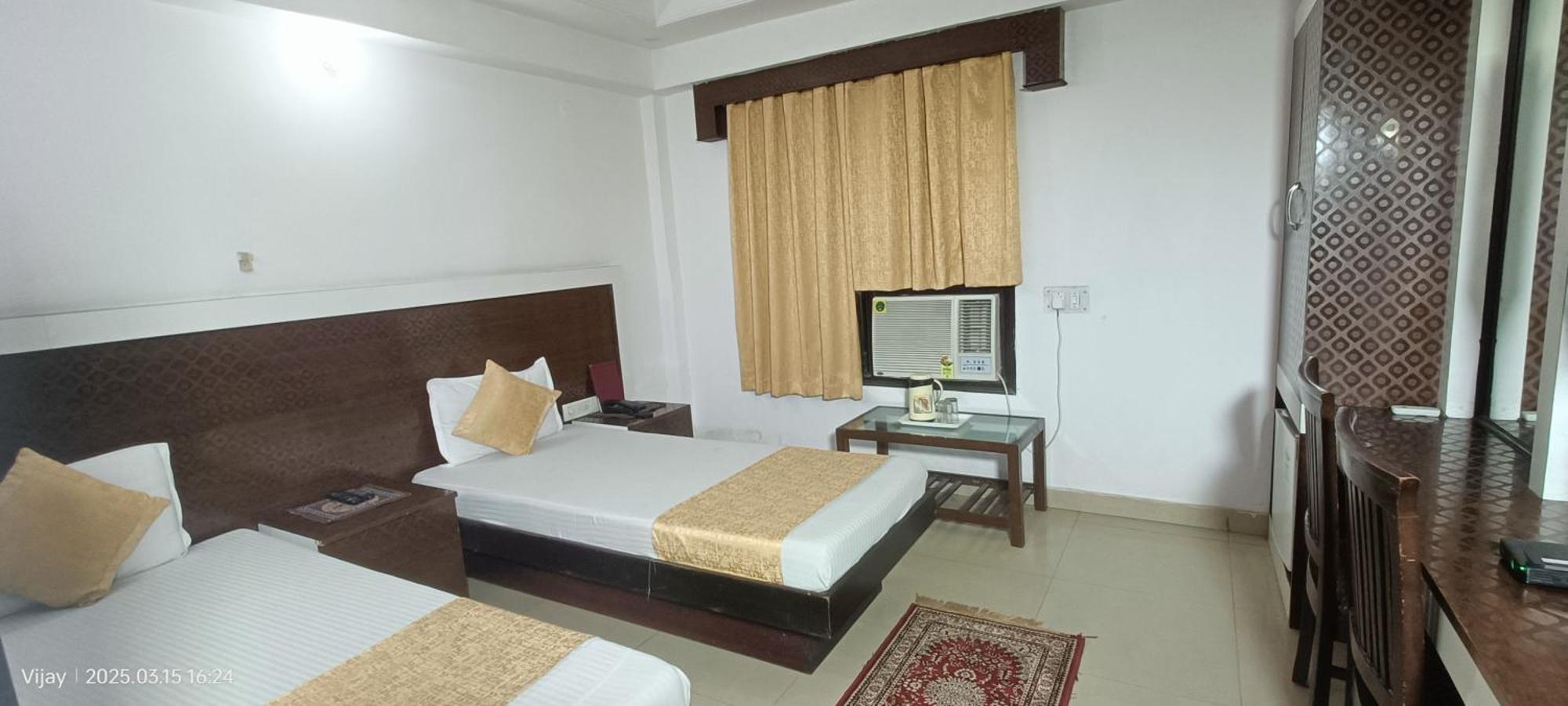 Hotel Su Shree Continental 5 Minutes Walk From New Delhi Railway Station Exterior photo