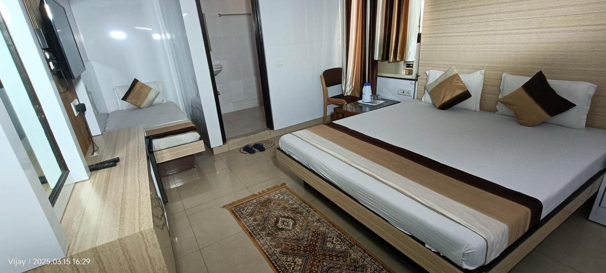 Hotel Su Shree Continental 5 Minutes Walk From New Delhi Railway Station Exterior photo