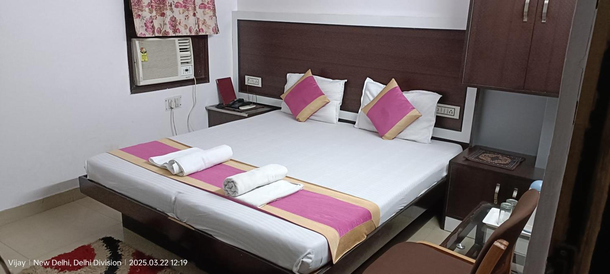 Hotel Su Shree Continental 5 Minutes Walk From New Delhi Railway Station Exterior photo
