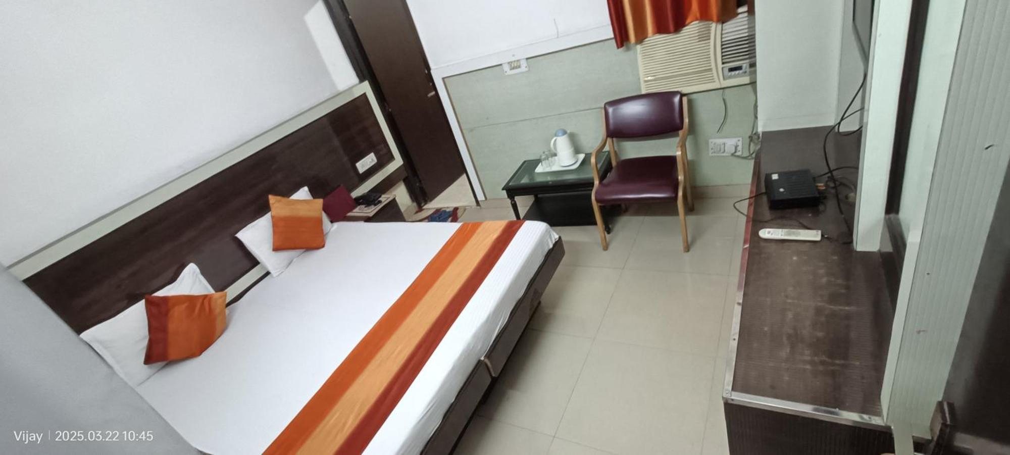 Hotel Su Shree Continental 5 Minutes Walk From New Delhi Railway Station Exterior photo